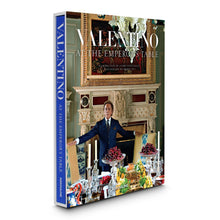 Cargar imagen en el visor de la galería, Libro - Valentino: En la Mesa del Emperador