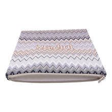 Cargar imagen en el visor de la galería, Cubierta de Matzá Zig-Zag + Bolsa Afikoman Cuadrada (Set de 2)