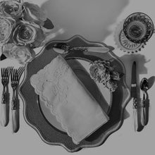 Cargar imagen en el visor de la galería, Autumn - Individual Redondo Oxford con Ribete Blanco / Negro (Juego de 4)