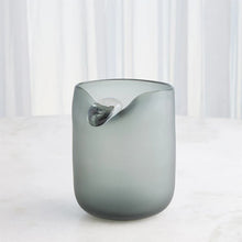 Cargar imagen en el visor de la galería, Poise - Florero Gris Pequeño