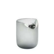 Cargar imagen en el visor de la galería, Poise - Florero Gris Pequeño