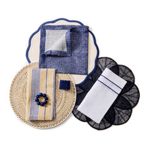 Cargar imagen en el visor de la galería, Sinamay - Individual Redondo Floral Azul Marino (Juego de 4)