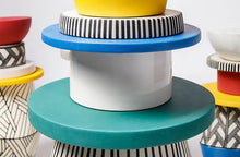 Cargar imagen en el visor de la galería, Siamo Tutti Uno -  Florero Base Amarillo