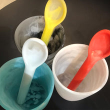 Cargar imagen en el visor de la galería, Everyday - Recipiente para Helado / Porta Utensilios Remolino Blanco