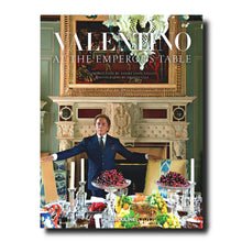Cargar imagen en el visor de la galería, Libro - Valentino: En la Mesa del Emperador