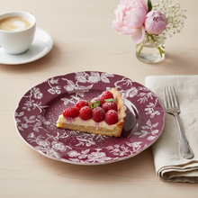 Cargar imagen en el visor de la galería, Albertine Prune - Colored Background Salad Plate solo con postre