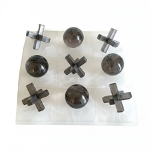Cargar imagen en el visor de la galería, Tic Tac Toe Ash - Centrado fondo blanco luminoso