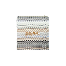 Cargar imagen en el visor de la galería, Cubierta de Matzá Zig-Zag + Bolsa Afikoman Cuadrada (Set de 2)